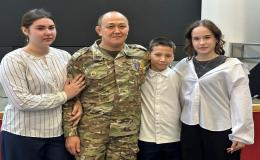 Ангырбан Аяс Демирович со своими детьми